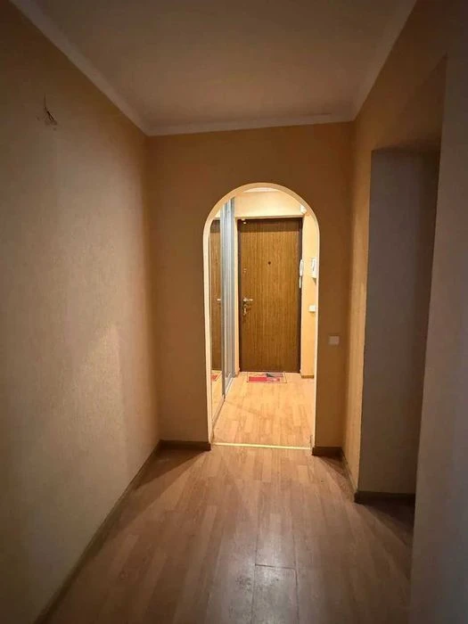 Продається двокімнатна квартира в центральній частині міста.