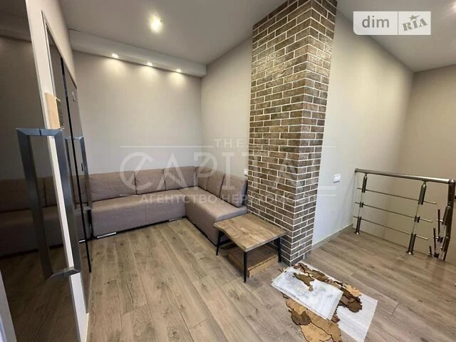 Sale of 2-room apartment 104 sq. m on Naberezhno-Rybalska Street to