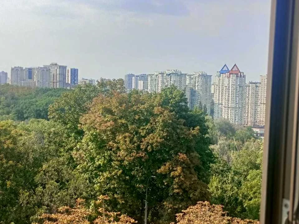 Квартира. Киев, Романа Ратушного ул. (Волгоградская)