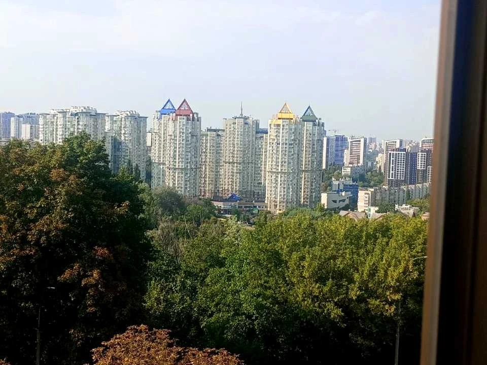 Квартира. Киев, Романа Ратушного ул. (Волгоградская)