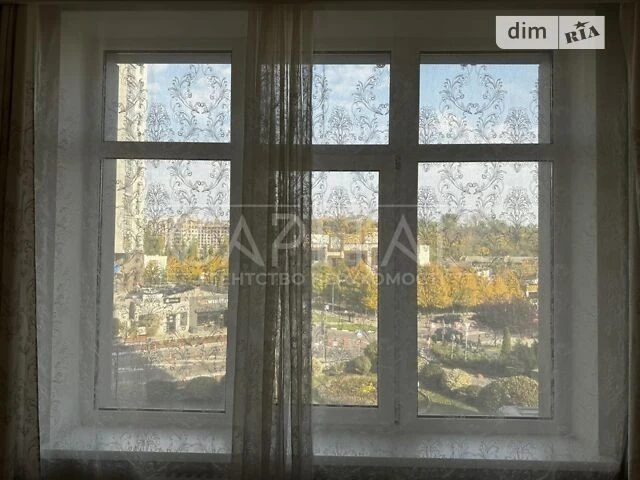 Sale of 3-room apartment 94 sq. m. on Andriy Verkhoglyada St. 11 • I