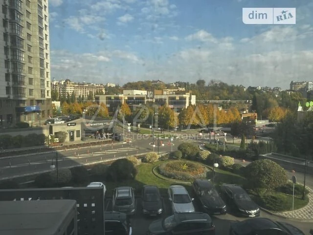 Sale of 3-room apartment 94 sq. m. on Andriy Verkhoglyada St. 11 • I