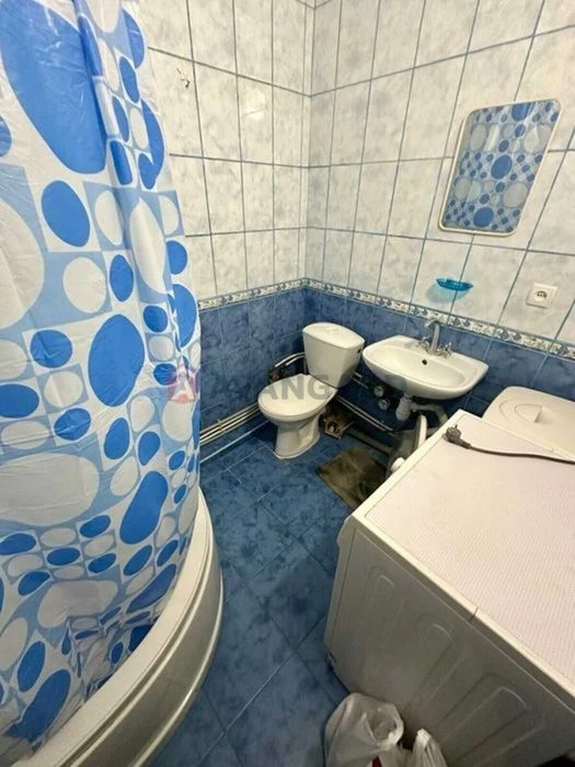 2к квартира в гуртожитку на Південно Заході