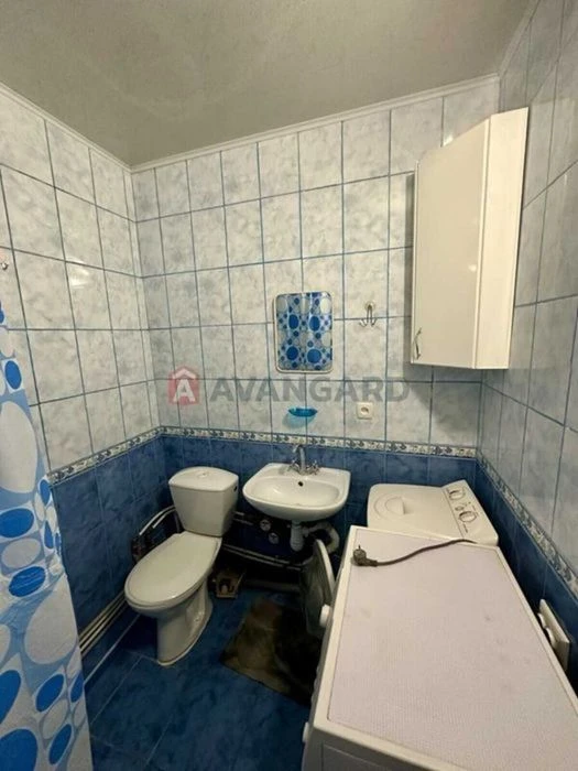 2к квартира в гуртожитку на Південно Заході