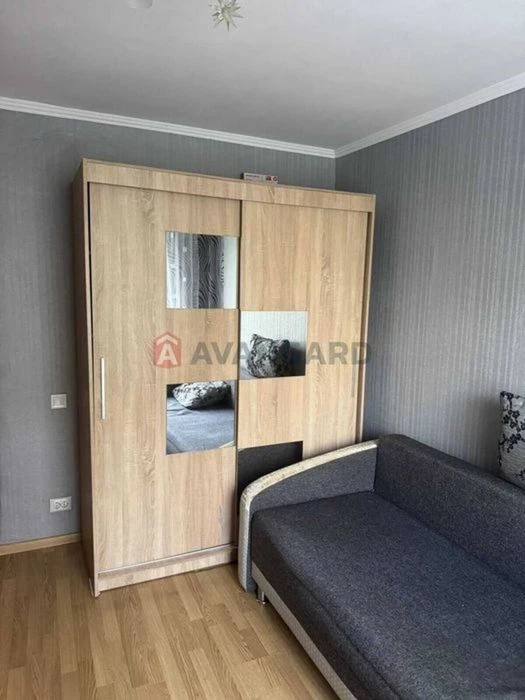2к квартира в гуртожитку на Південно Заході