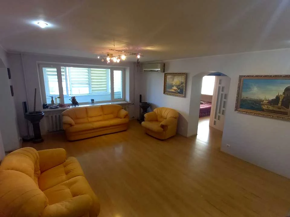 Apartment. Dnipro, Universal Avenue.