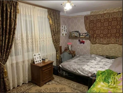 продам 2-комнатную квартиру в кирпичном доме на Заболотном.