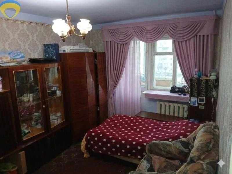 продам 2-комнатную квартиру в кирпичном доме на Заболотном.