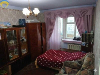продам 2-комнатную квартиру в кирпичном доме на Заболотном.