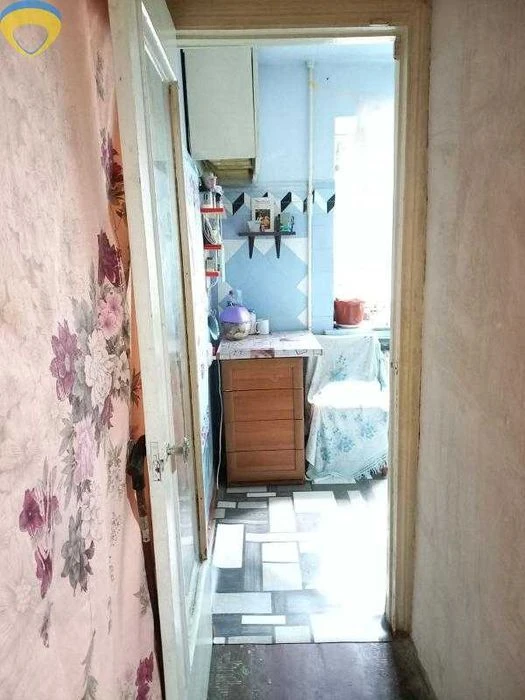 продам 2-комнатную квартиру в кирпичном доме на Заболотном.