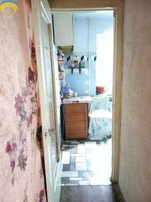 продам 2-комнатную квартиру в кирпичном доме на Заболотном.