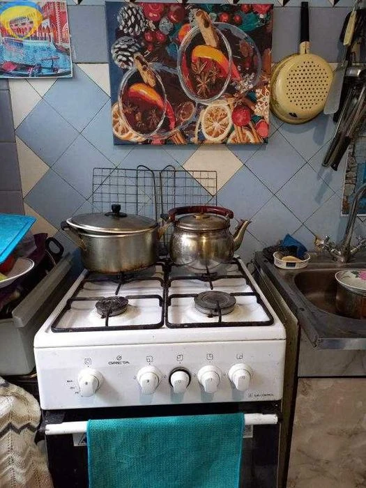 продам 2-комнатную квартиру в кирпичном доме на Заболотном.