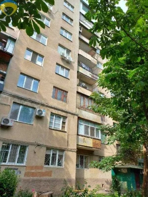 продам 2-комнатную квартиру в кирпичном доме на Заболотном.