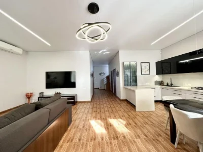 Продажа современного дома в Совиньоне, 190м², 5 соток.