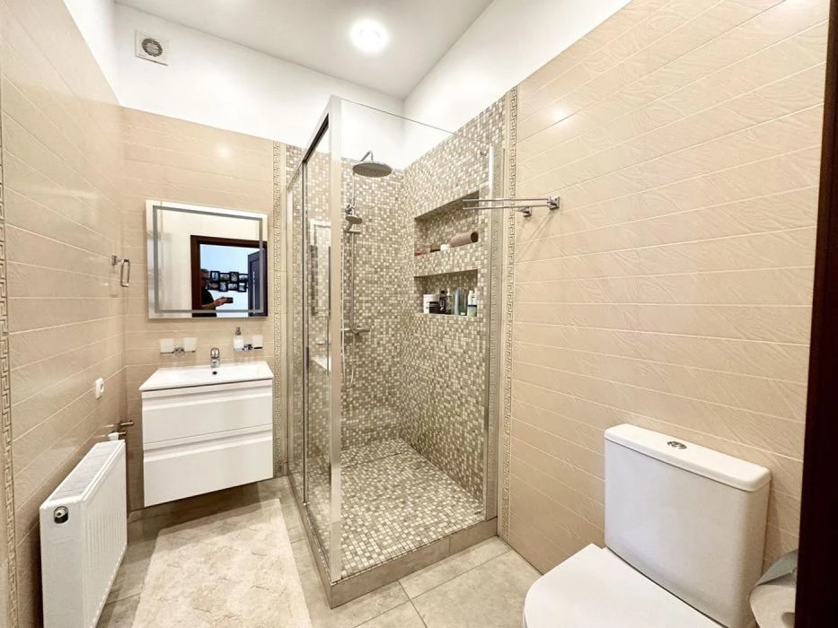 Продажа современного дома в Совиньоне, 190м², 5 соток.