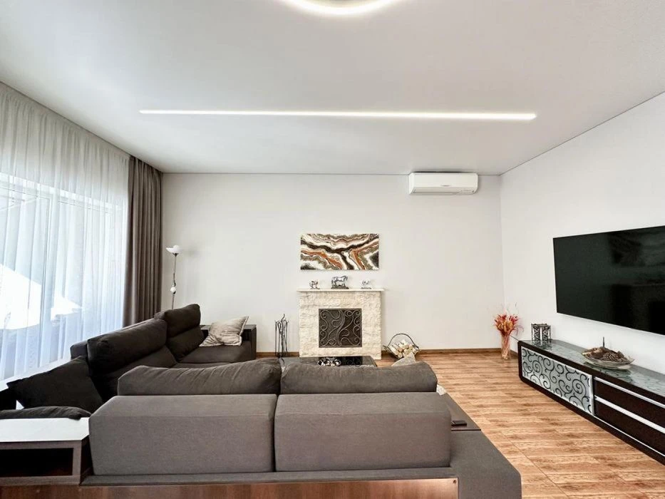 Продажа современного дома в Совиньоне, 190м², 5 соток.