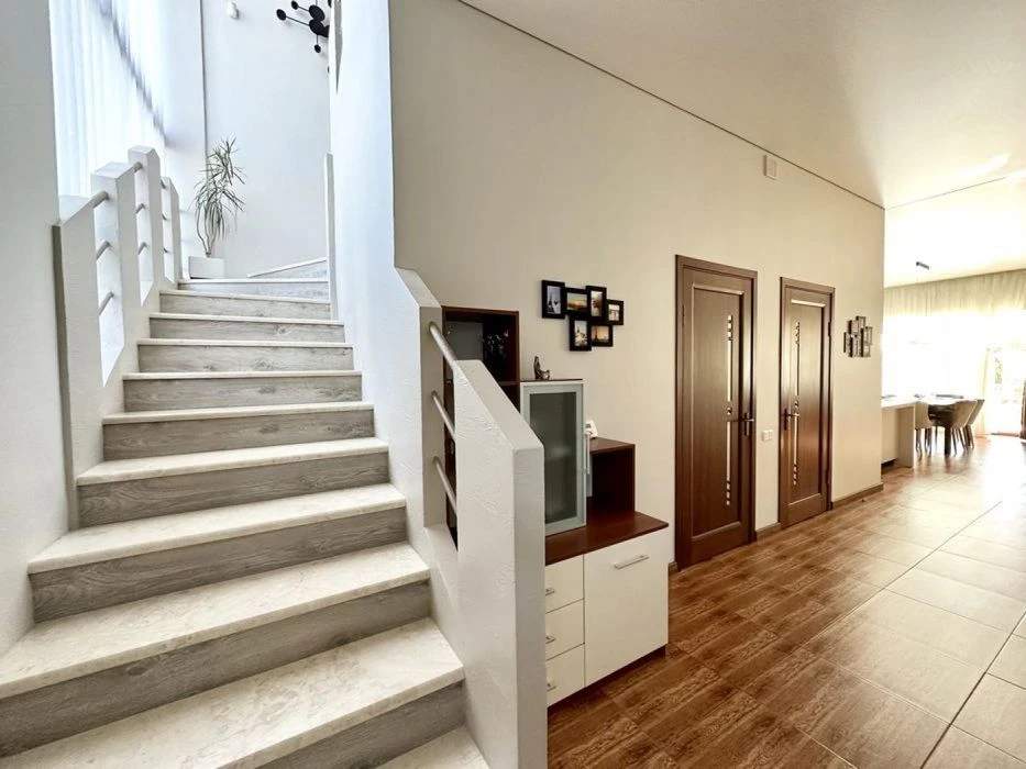 Продажа современного дома в Совиньоне, 190м², 5 соток.