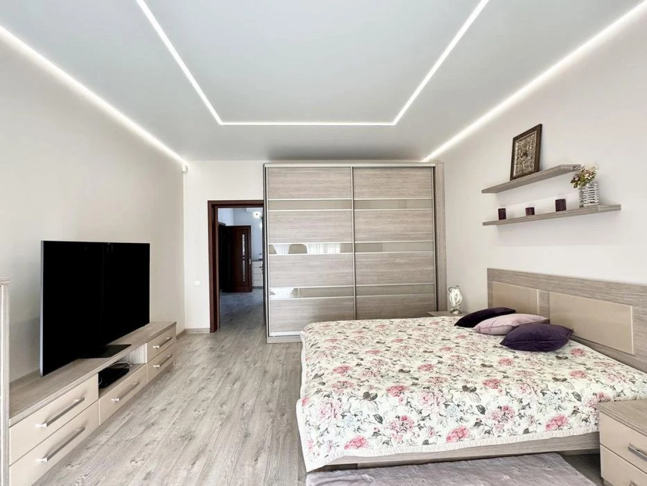 Продажа современного дома в Совиньоне, 190м², 5 соток.