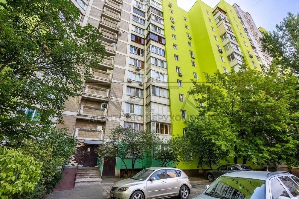 Sale of 3-room apartment 82.5 sq. m. on Mykola Lavrukhina St. 7, apt.