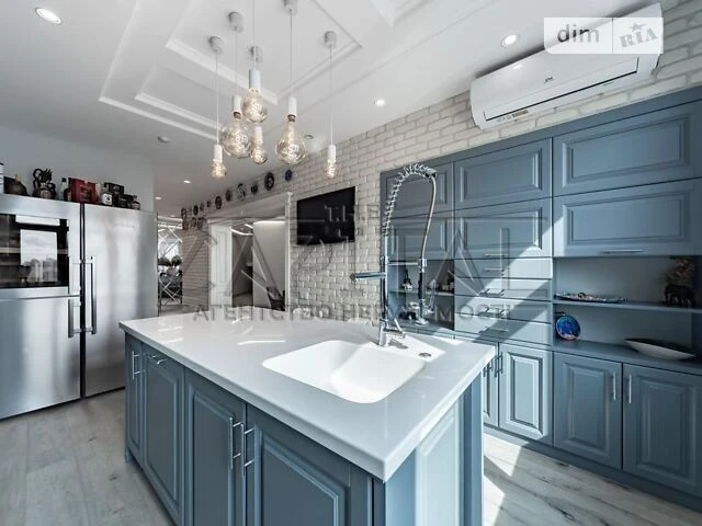 Sale of 4-room apartment 198 sq. m on Akhmatova Anna St. 22 • ID
