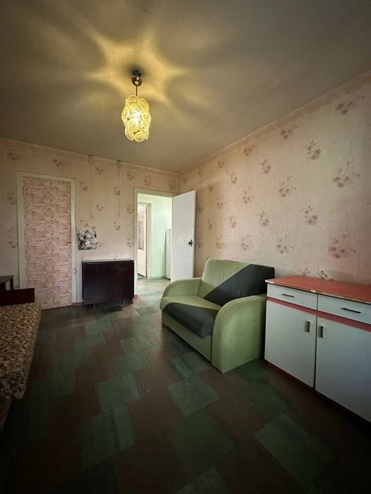I will sell a 2-room apartment of 49 m2 on Vyacheslav Chernovola St. (former St