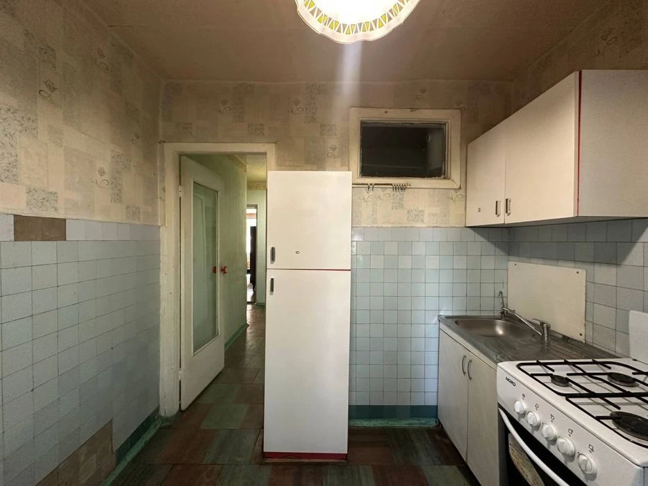 I will sell a 2-room apartment of 49 m2 on Vyacheslav Chernovola St. (former St