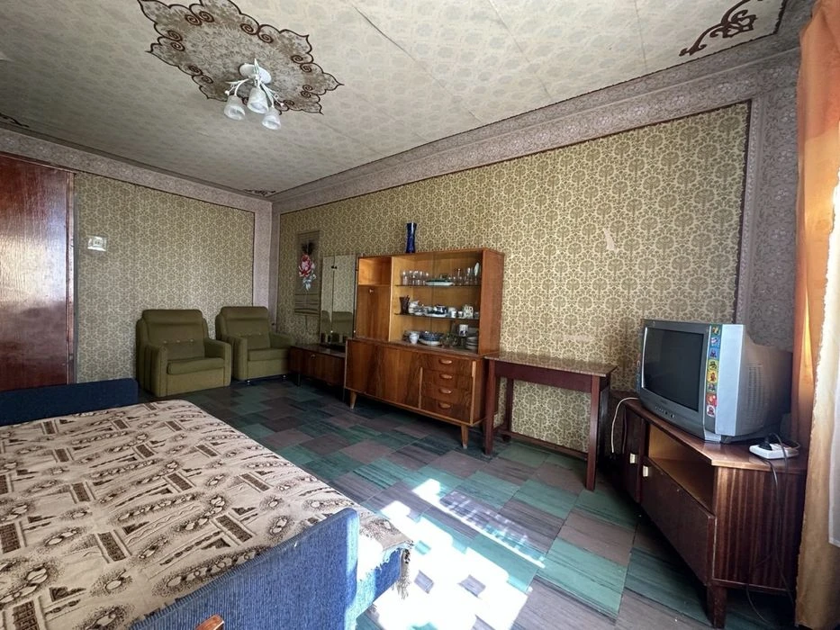 I will sell a 2-room apartment of 49 m2 on Vyacheslav Chernovola St. (former St