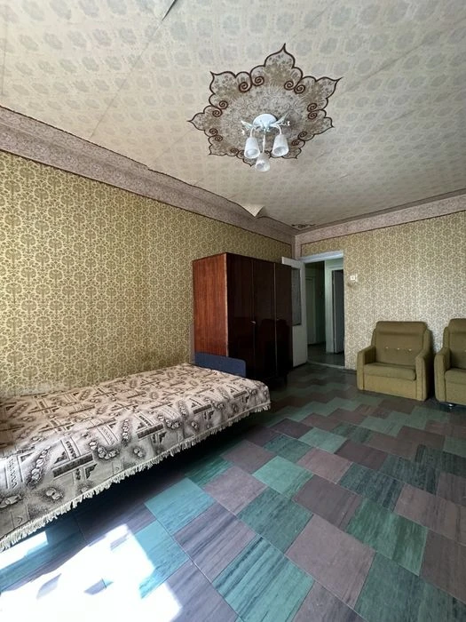 I will sell a 2-room apartment of 49 m2 on Vyacheslav Chernovola St. (former St