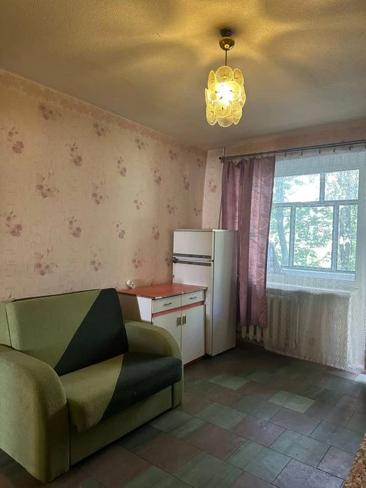 I will sell a 2-room apartment of 49 m2 on Vyacheslav Chernovola St. (former St