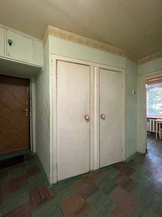 I will sell a 2-room apartment of 49 m2 on Vyacheslav Chernovola St. (former St