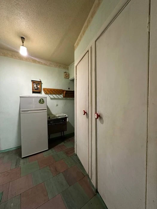 I will sell a 2-room apartment of 49 m2 on Vyacheslav Chernovola St. (former St
