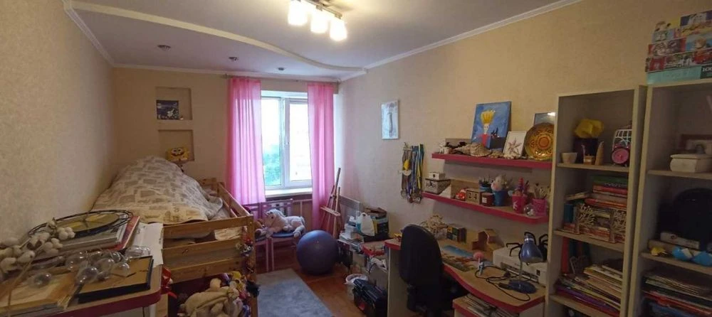 Продам четырехкомнатную квартиру ул. Нац. гвардии, Рабочая