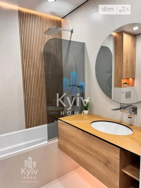 Продаж 2к квартири 71 кв. м на вул. Всеволода Змієнка 13 • I