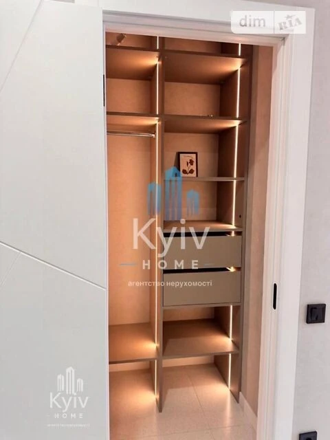 Продаж 2к квартири 71 кв. м на вул. Всеволода Змієнка 13 • I