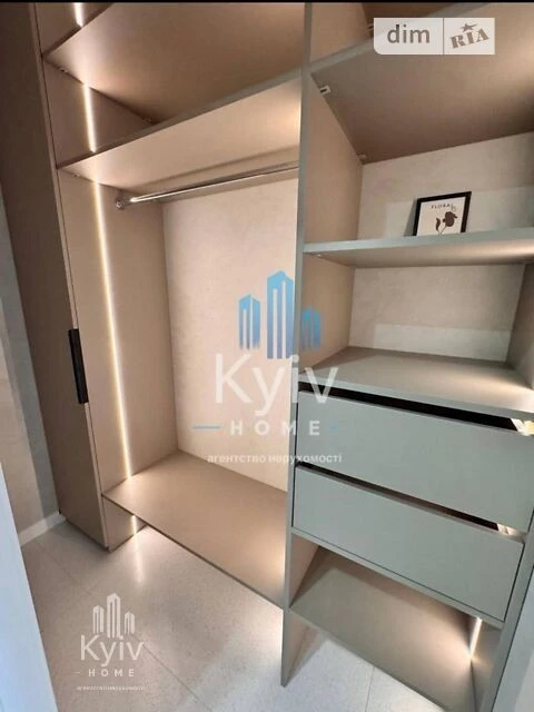 Продаж 2к квартири 71 кв. м на вул. Всеволода Змієнка 13 • I