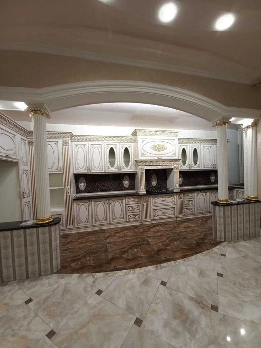 Selling a 4-room apartment in Kholodnogorsk district, Skovorodinovskaya Street 1.
