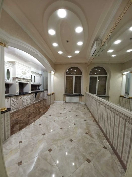 Selling a 4-room apartment in Kholodnogorsk district, Skovorodinovskaya Street 1.