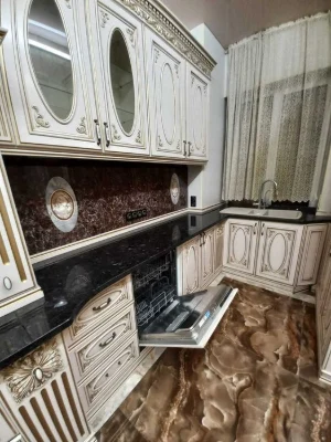 Selling a 4-room apartment in Kholodnogorsk district, Skovorodinovskaya Street 1.