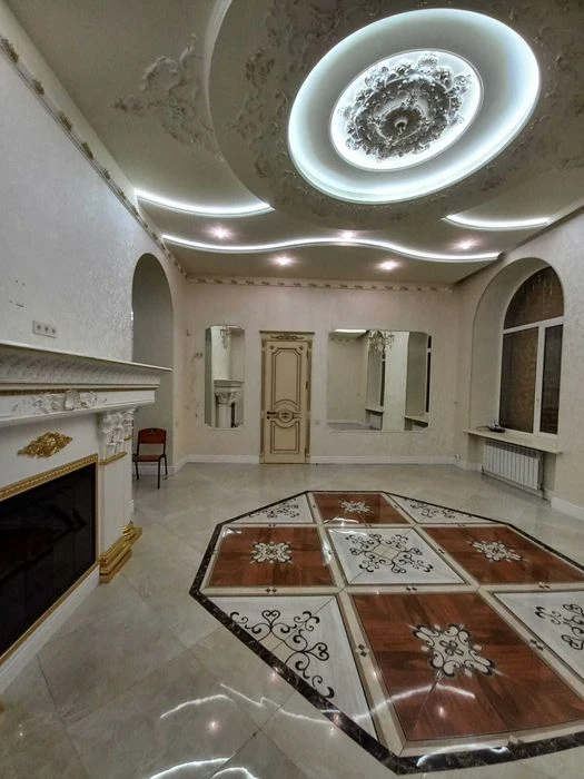 Selling a 4-room apartment in Kholodnogorsk district, Skovorodinovskaya Street 1.