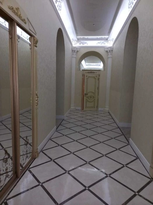Selling a 4-room apartment in Kholodnogorsk district, Skovorodinovskaya Street 1.