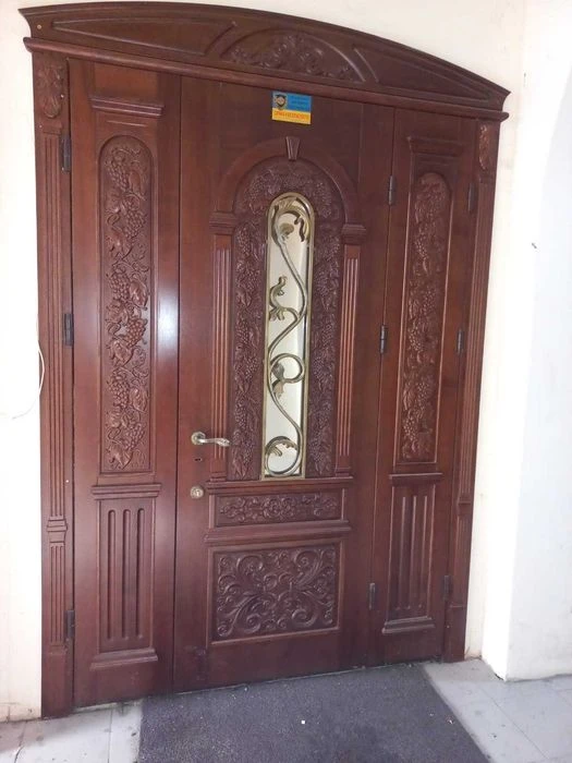 Selling a 4-room apartment in Kholodnogorsk district, Skovorodinovskaya Street 1.