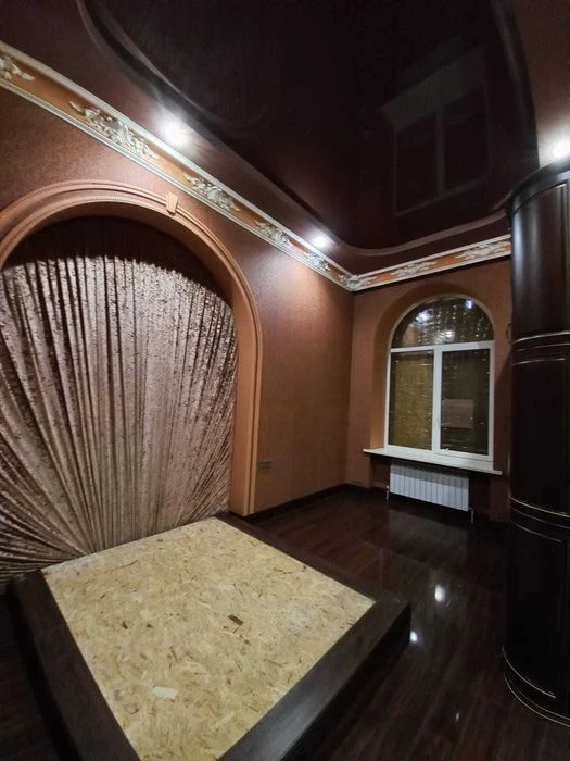 Selling a 4-room apartment in Kholodnogorsk district, Skovorodinovskaya Street 1.