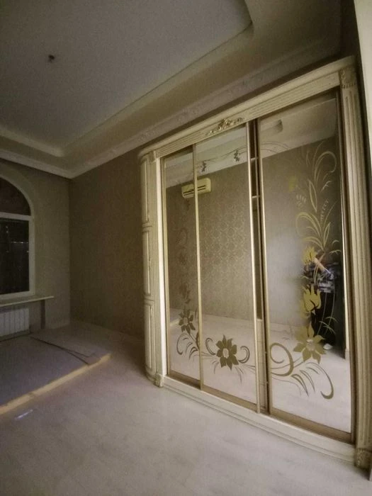 Selling a 4-room apartment in Kholodnogorsk district, Skovorodinovskaya Street 1.