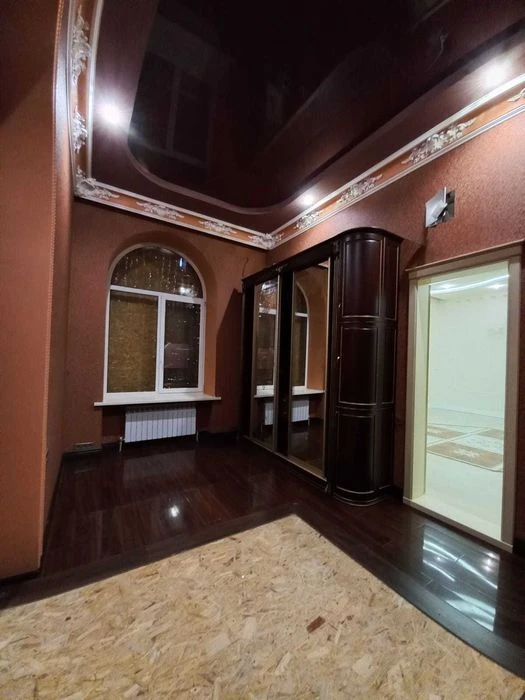 Selling a 4-room apartment in Kholodnogorsk district, Skovorodinovskaya Street 1.