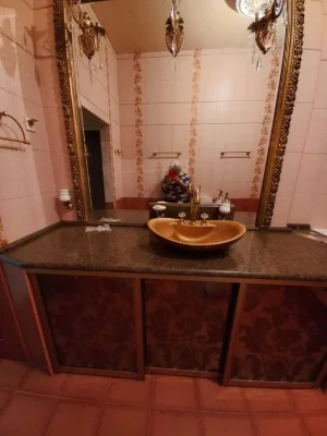 Selling a 4-room apartment in Kholodnogorsk district, Skovorodinovskaya Street 1.