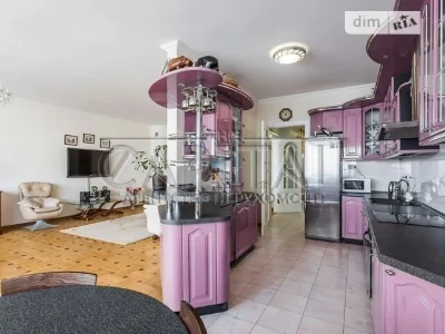 Sale of 3-room apartment 149 sq. m. on Oleksandra Konyskyi St. 4