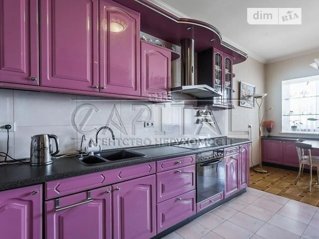 Sale of 3-room apartment 149 sq. m. on Oleksandra Konyskyi St. 4