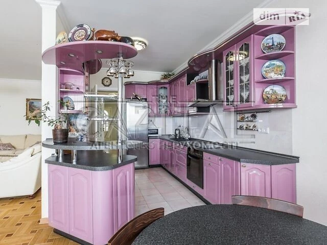 Sale of 3-room apartment 149 sq. m. on Oleksandra Konyskyi St. 4