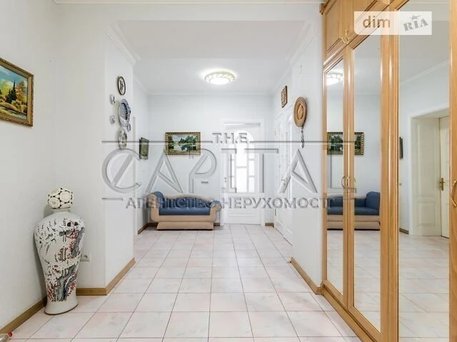 Sale of 3-room apartment 149 sq. m. on Oleksandra Konyskyi St. 4