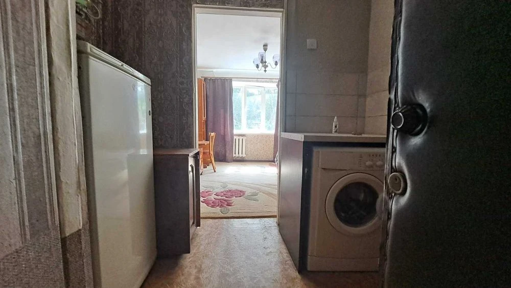 Selling a one-room studio apartment on Odesskaya Street for 11,500 USD.